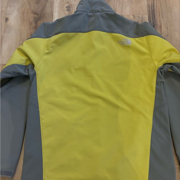The North Face men’s Apex Bionix jacket size Large - Picture 4 of 5